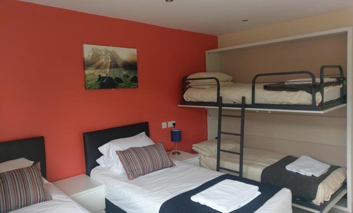 Parkwood Outdoors Dolygaer - Chalet Guest Room 2 with single beds, bunk beds, full linen and towels